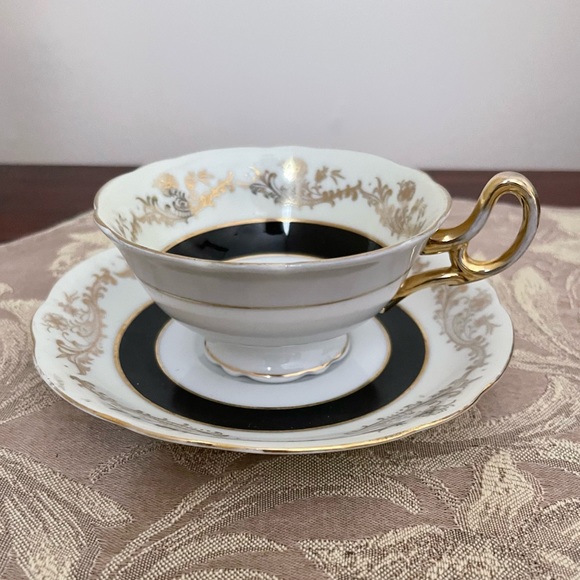 Royal Stafford Black & Gold Teacup & Saucer - Picture 3 of 14